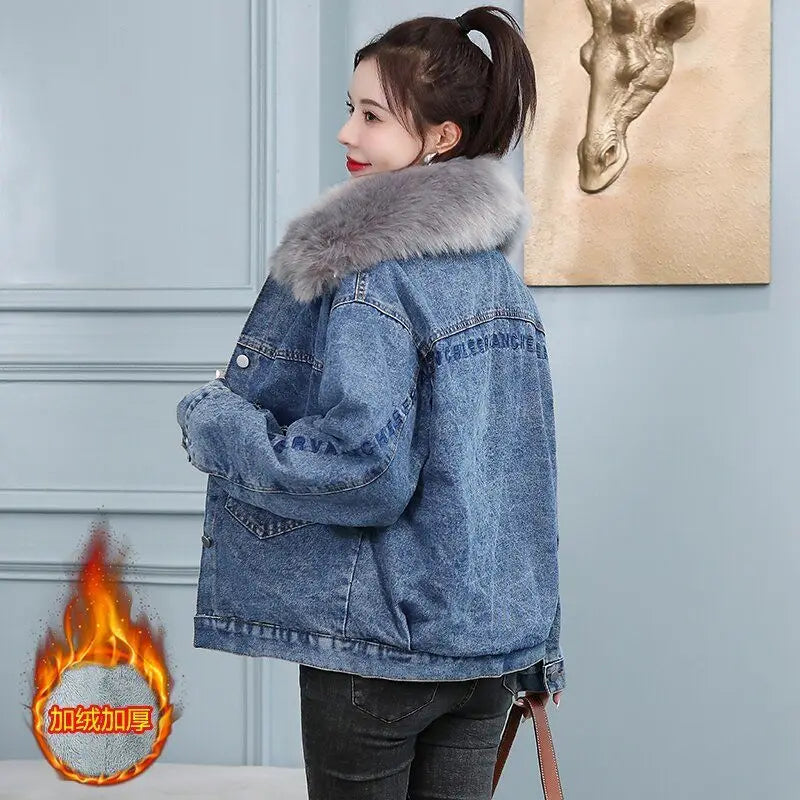 Women's 2024 Designer Winter Denim Jacket-Stylish, Warm, High-Quality Cowgirl Coat in Polyester, Cotton and Acrylic.