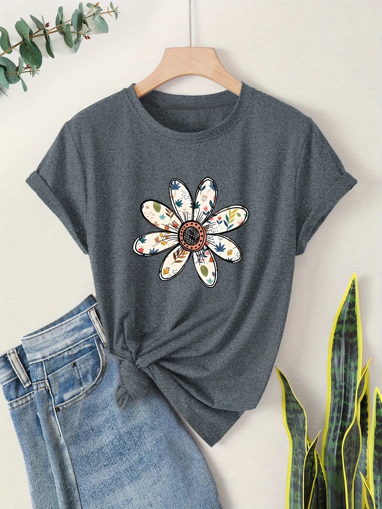 Women's Plus Size Daisy Floral Graphic T-Shirt