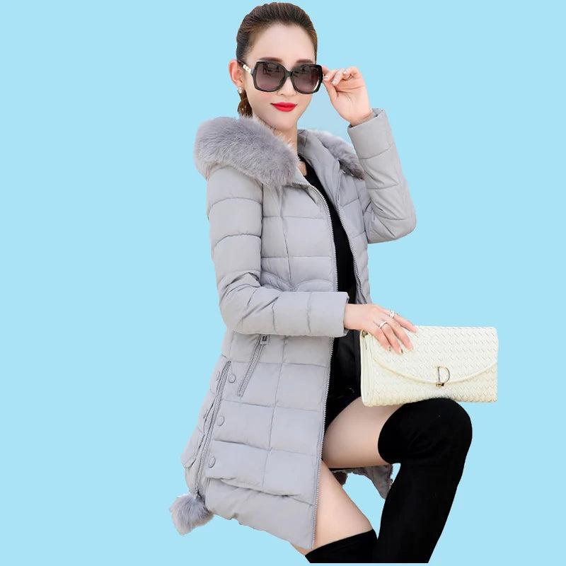 Women's 2023 Casual Hooded Winter Jacket with Luxurious fur Collar.