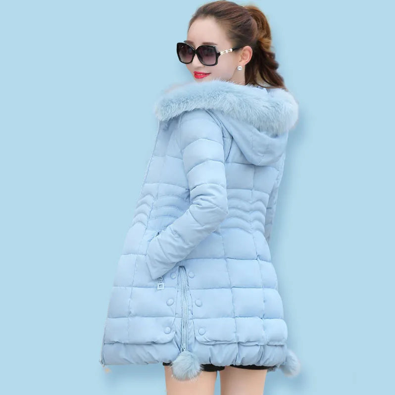 Women's 2023 Casual Hooded Winter Jacket with Luxurious fur Collar.