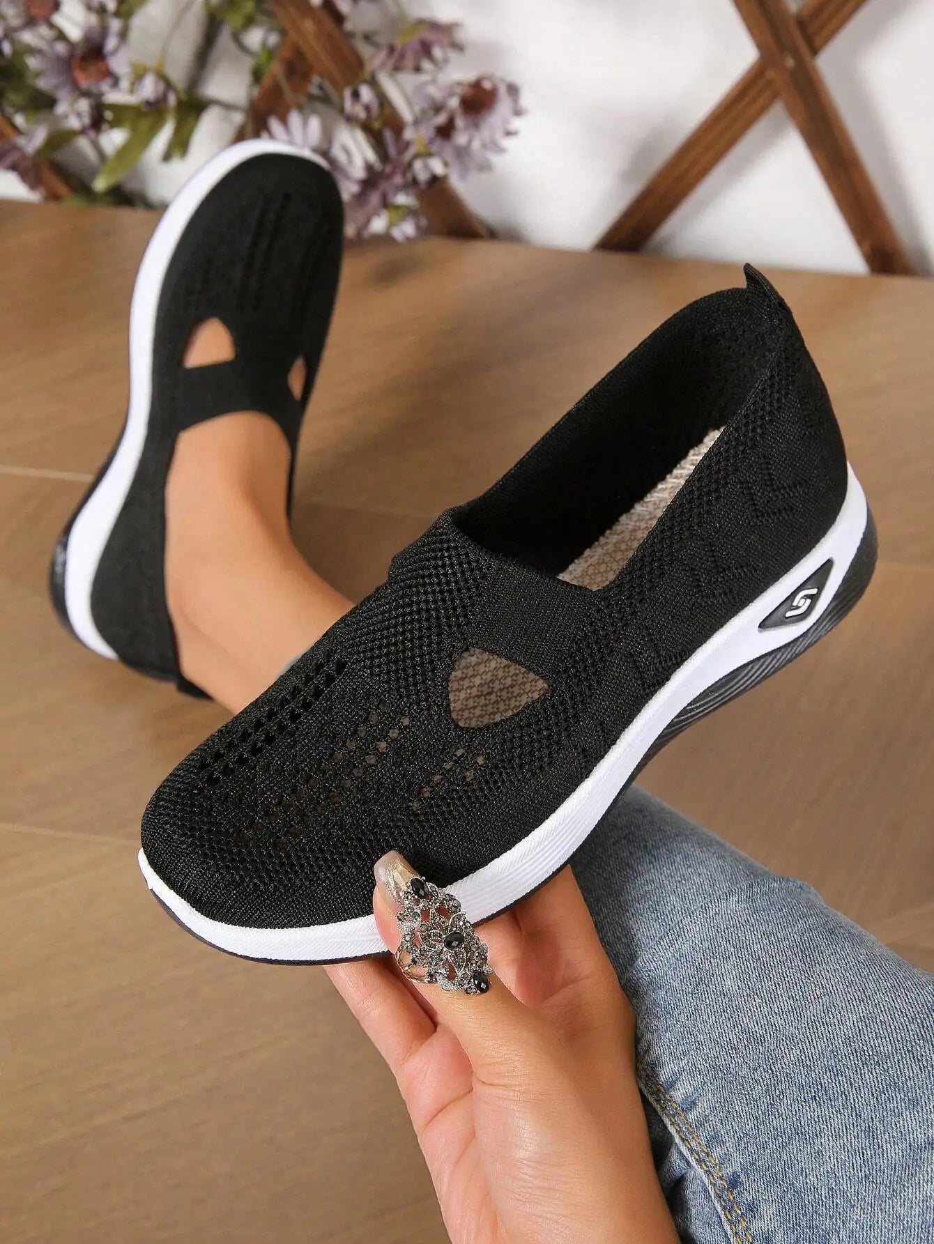 Women's Breathable Mesh Slip-On Sneakers – Lightweight Casual Walking Shoes with Soft Sole & Cutout Design
