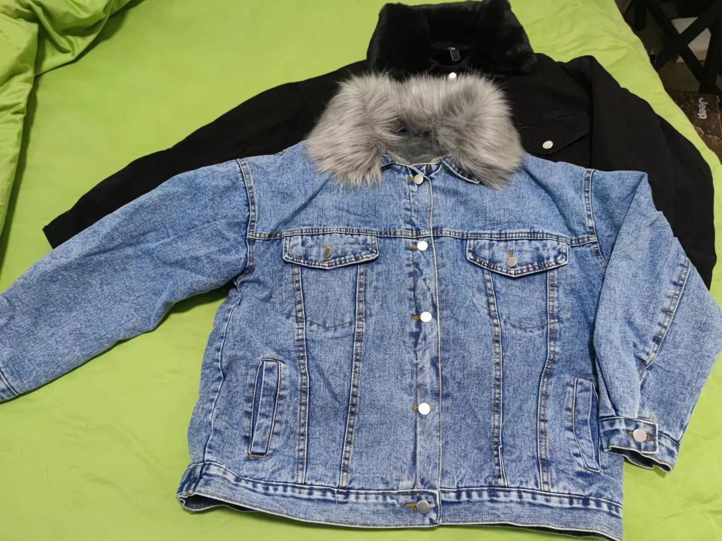 Women's Chic Winter Denim Jacket: Fleece-Lined with Big Fur Collar & Motorcycle Style
