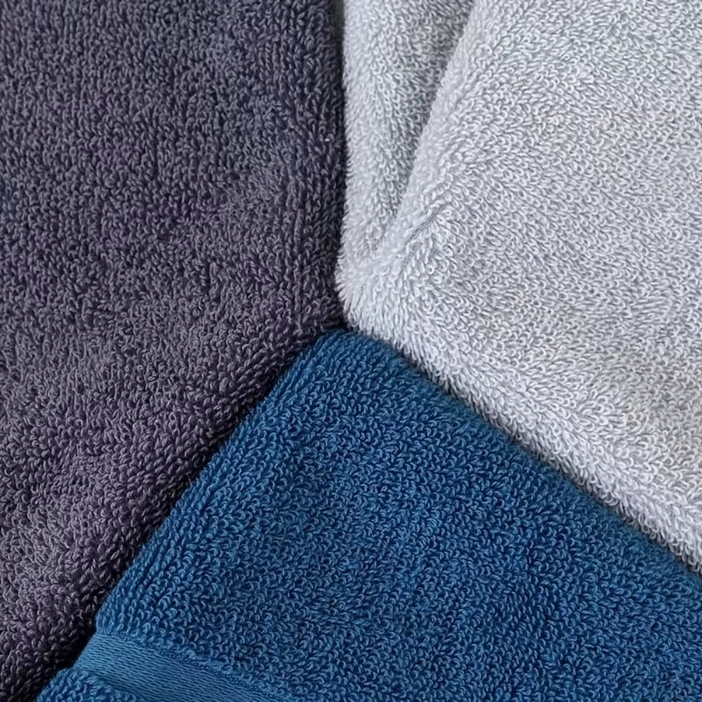 Premium Thick Bath Towel - Soft & Absorbent Cotton Blend, Decorative Border (70x140cm)