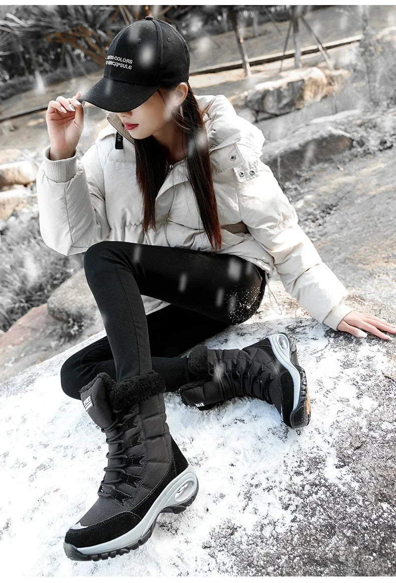 Women's Plush-Lined Waterproof Snow Boots - Platform Winter Hiking Ankle Boots