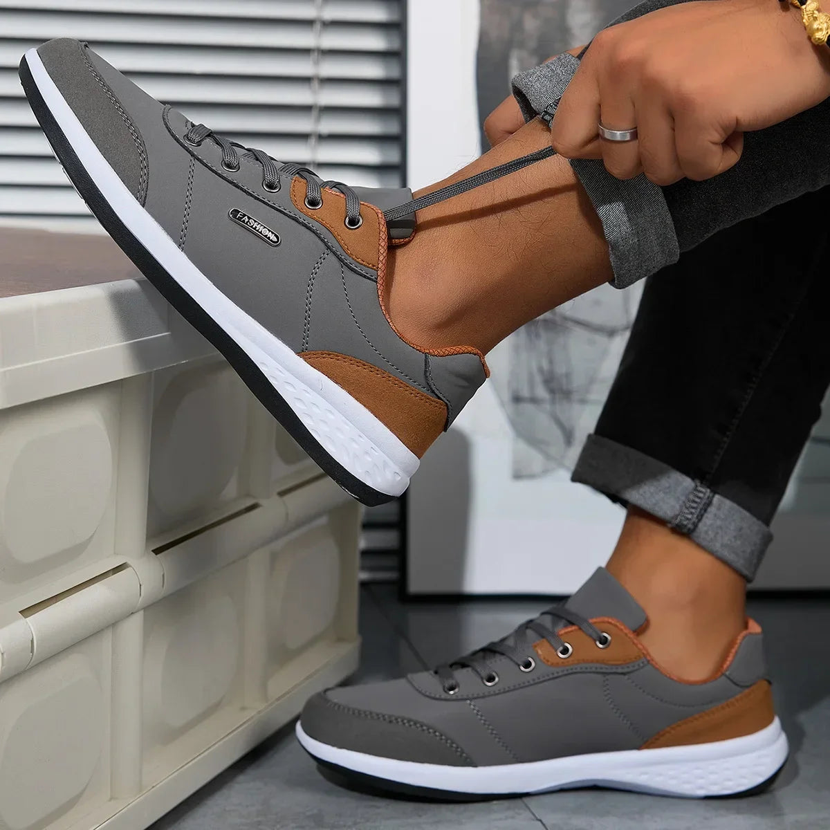 Men's Two-Tone Leather Casual Sneakers — Lightweight Lace-Up Stitching Walking Shoes | EVA Sole Non-Slip Street Style Trainers for Spring & Autumn