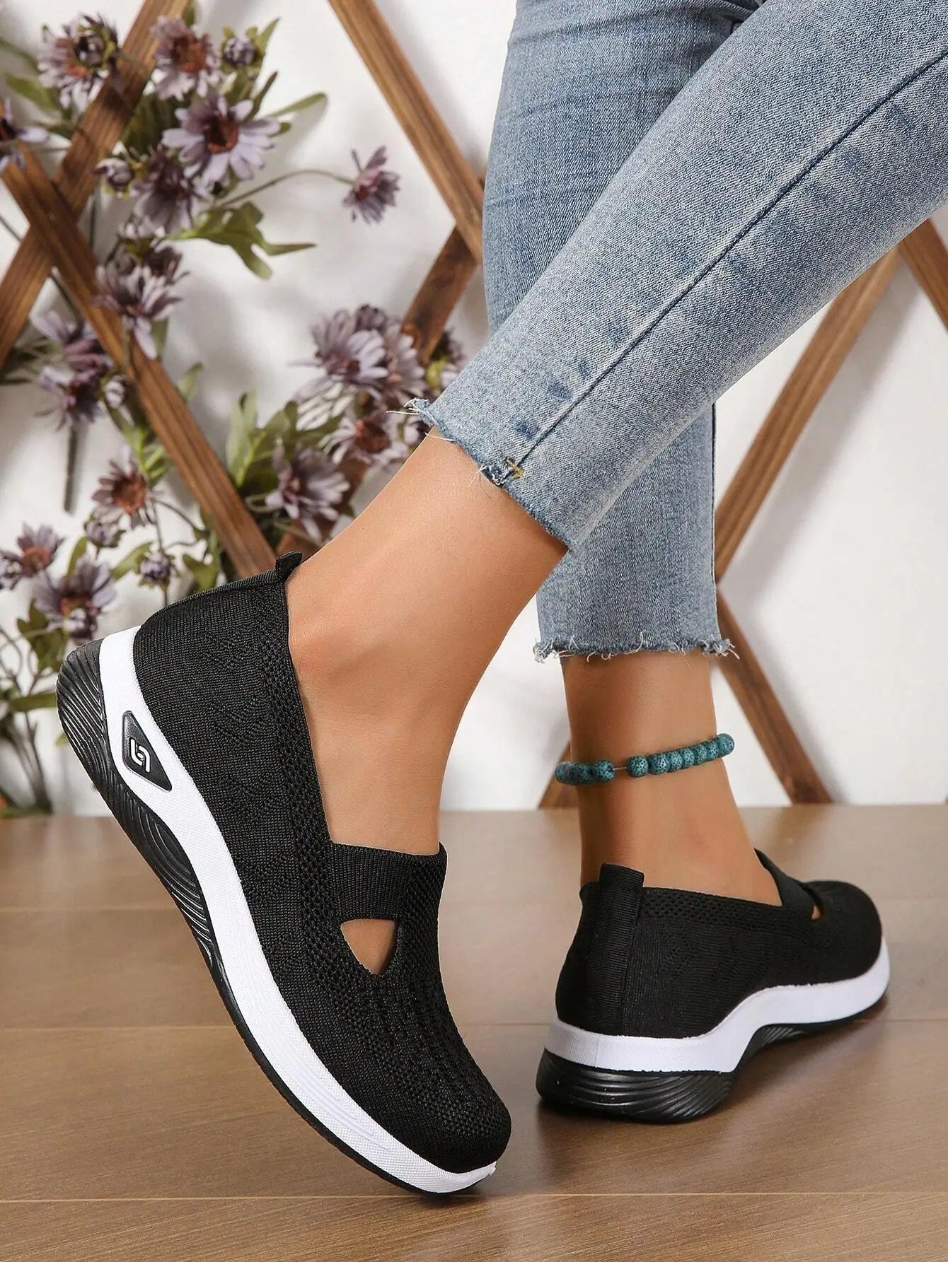 Women's Breathable Mesh Slip-On Sneakers – Lightweight Casual Walking Shoes with Soft Sole & Cutout Design