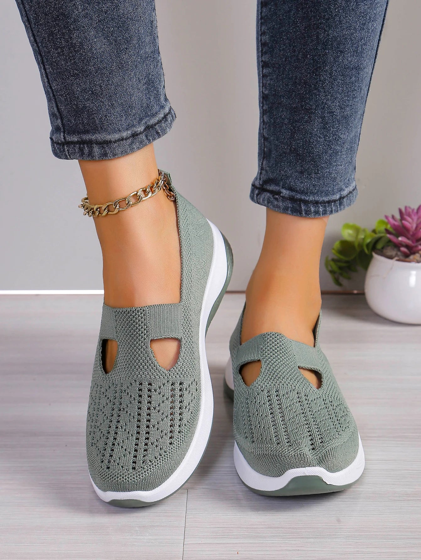 Women's Breathable Mesh Slip-On Sneakers – Lightweight Casual Walking Shoes with Soft Sole & Cutout Design