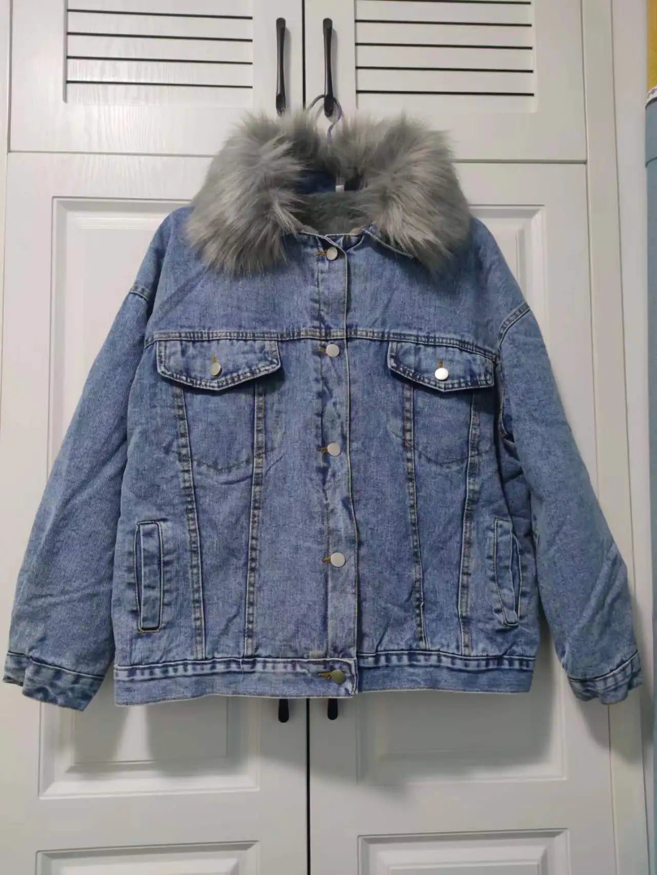 Women's Chic Winter Denim Jacket: Fleece-Lined with Big Fur Collar & Motorcycle Style