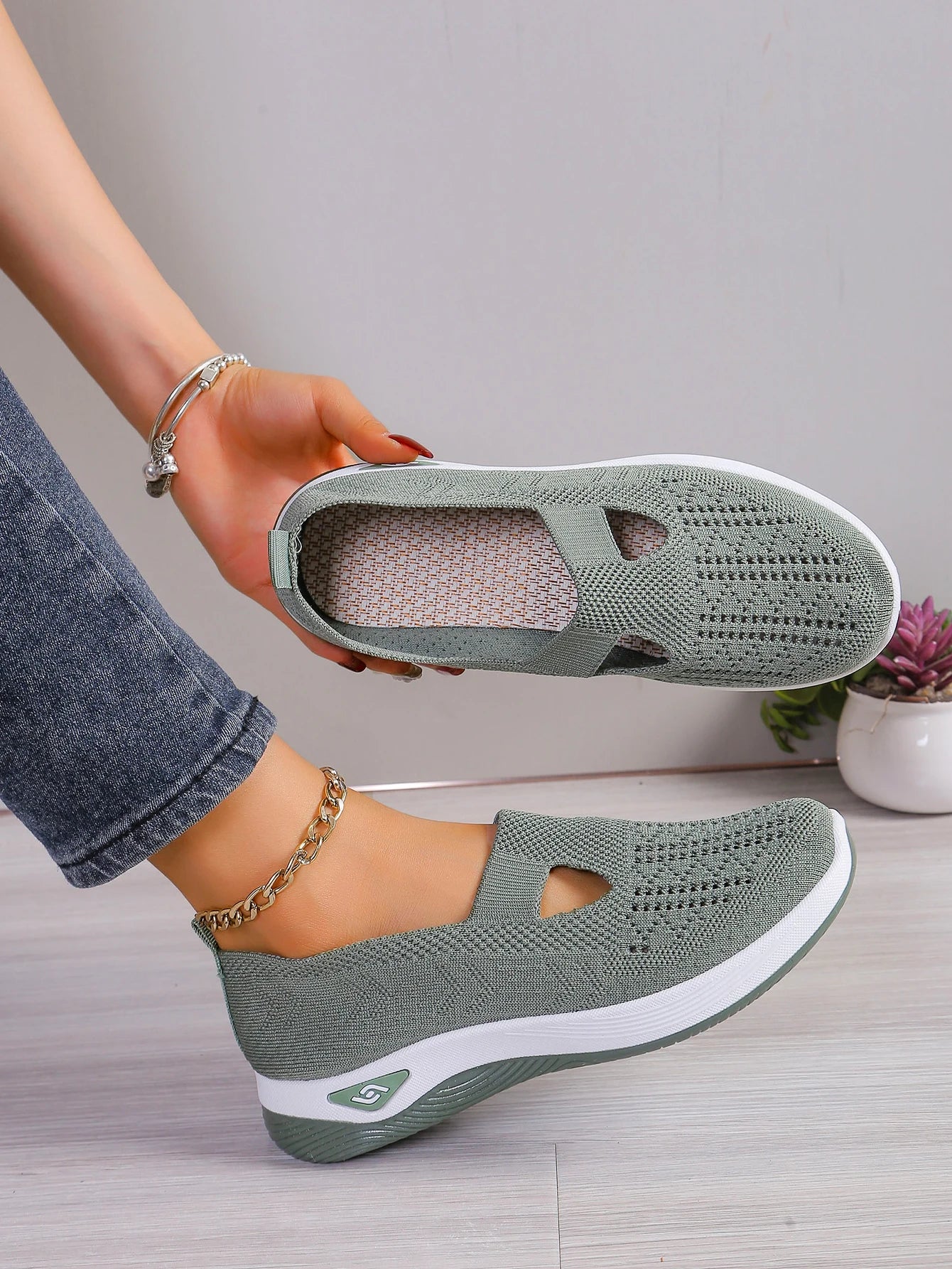 Women's Breathable Mesh Slip-On Sneakers – Lightweight Casual Walking Shoes with Soft Sole & Cutout Design