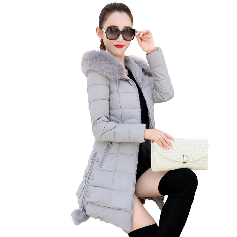 Women's 2023 Casual Hooded Winter Jacket with Luxurious fur Collar.