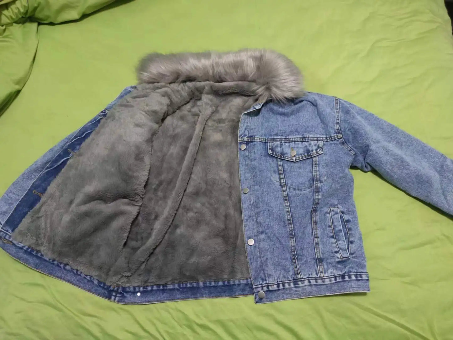 Women's Chic Winter Denim Jacket: Fleece-Lined with Big Fur Collar & Motorcycle Style