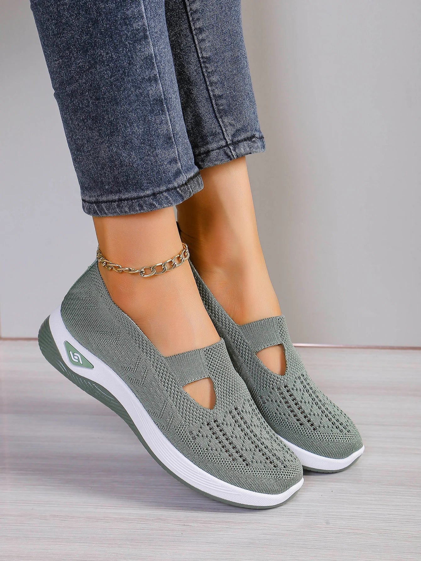 Women's Breathable Mesh Slip-On Sneakers – Lightweight Casual Walking Shoes with Soft Sole & Cutout Design