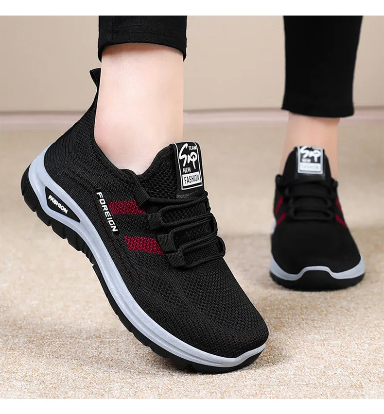 Model showcases stylish black mesh running shoes with "FOREIGN" text and red stripe detailing.

