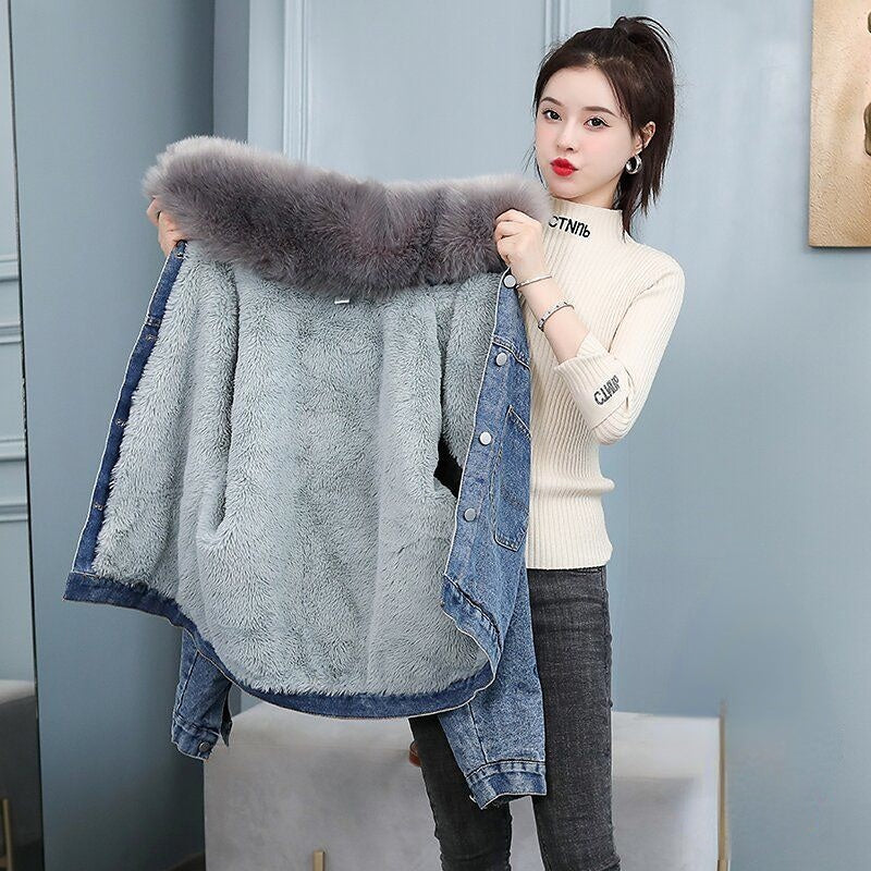 Women's 2024 Designer Winter Denim Jacket-Stylish, Warm, High-Quality Cowgirl Coat in Polyester, Cotton and Acrylic.