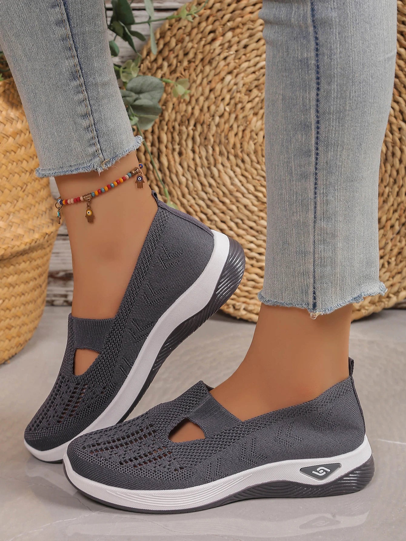 Women's Breathable Mesh Slip-On Sneakers – Lightweight Casual Walking Shoes with Soft Sole & Cutout Design