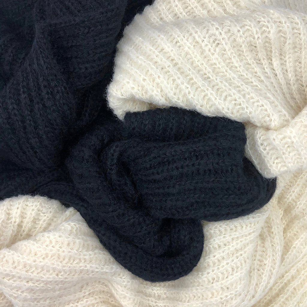 Unisex Chunky Knit Alpaca Scarf - Premium Black Winter Scarf