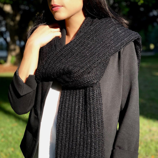 Unisex Chunky Knit Alpaca Scarf - Premium Black Winter Scarf